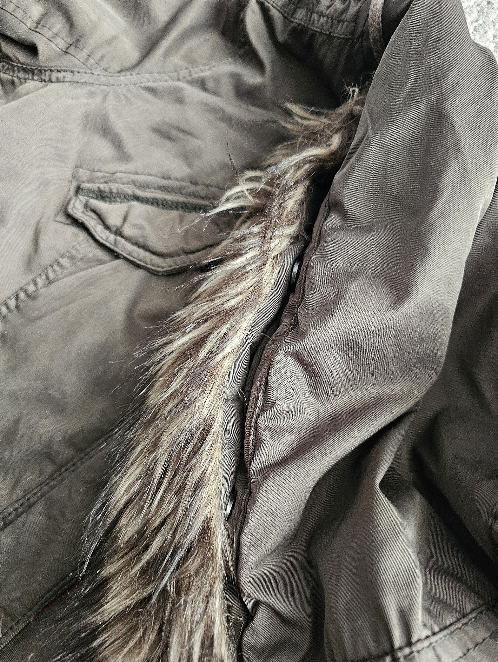 Abercrombie & Fitch Army Green Utility Jacket w/ Faux Fur Hood - Size L - Picture 10 of 14